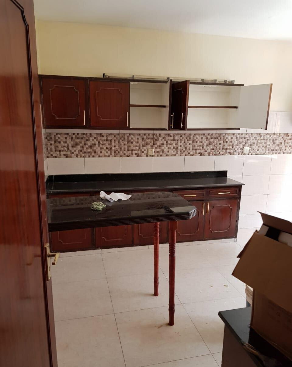 4BR Townhouse with Mature Garden & DSQ - Westlands