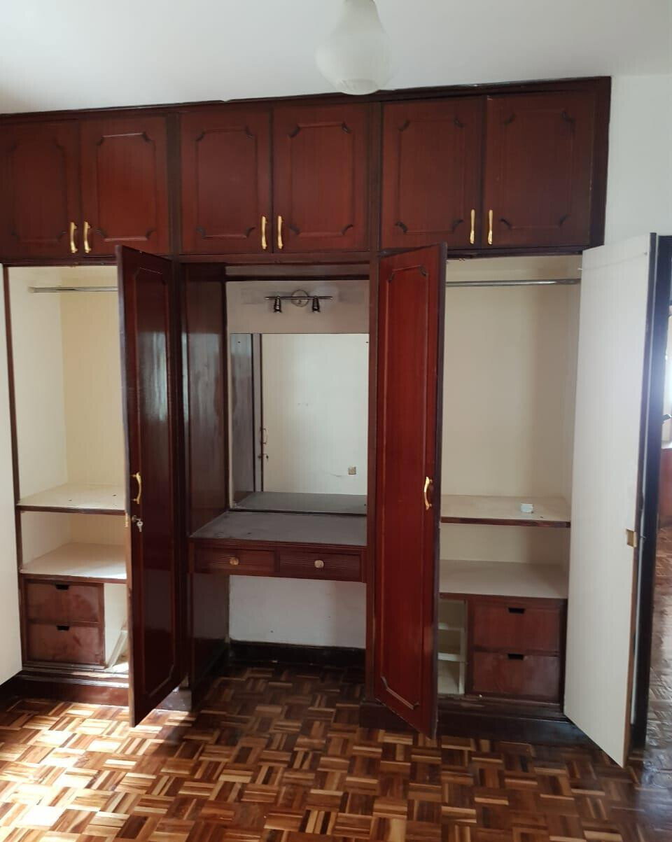 4BR Townhouse with Mature Garden & DSQ - Westlands