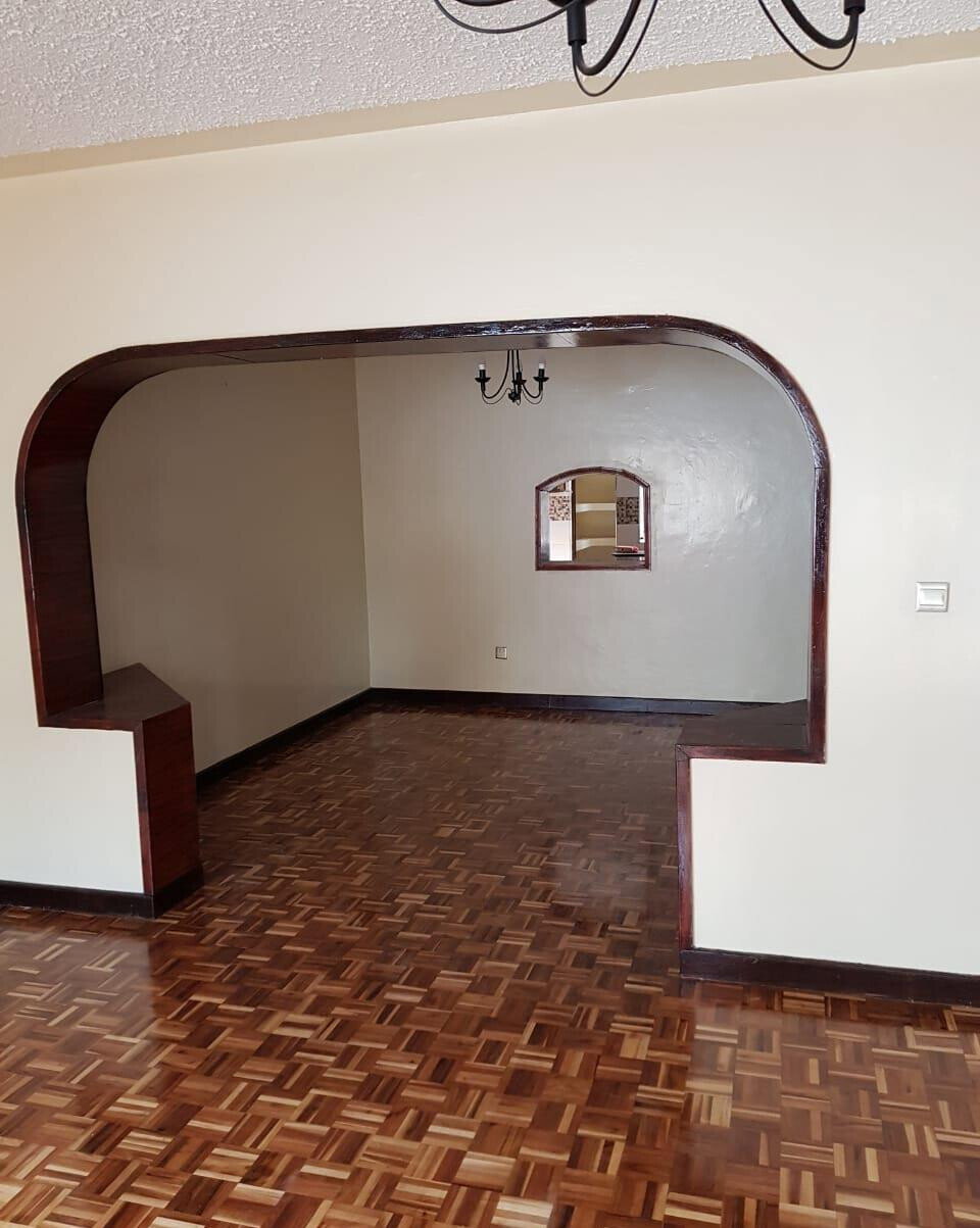 4BR Townhouse with Mature Garden & DSQ - Westlands