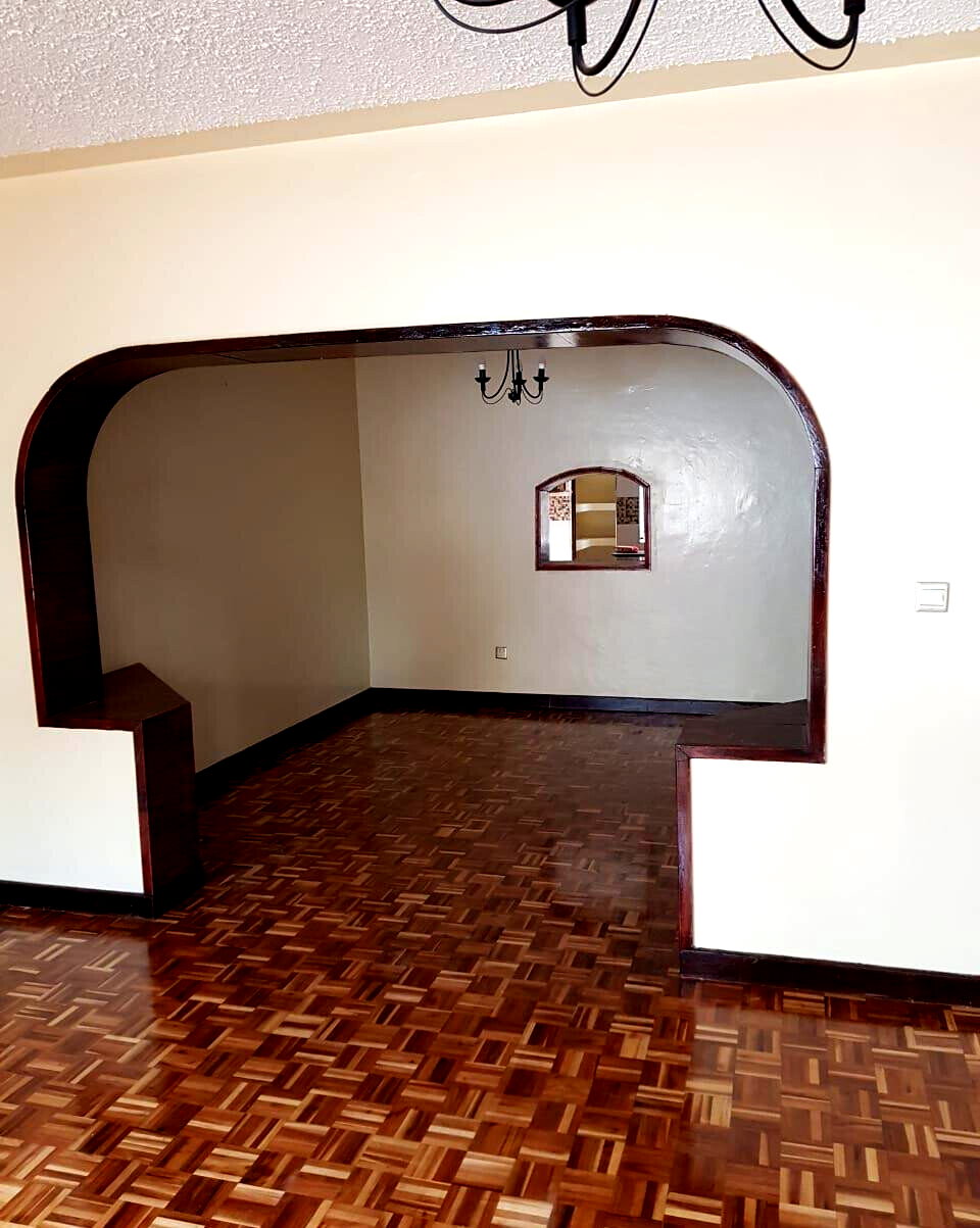 4BR Townhouse with Mature Garden & DSQ - Westlands