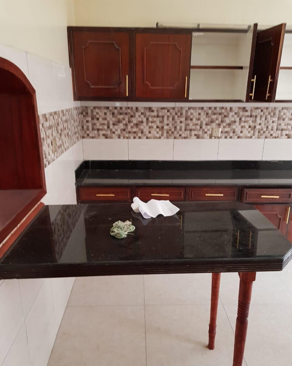 4BR Townhouse with Mature Garden & DSQ - Westlands