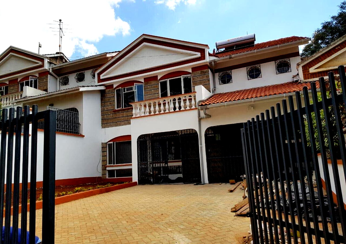 4BR Townhouse with Mature Garden & DSQ - Westlands