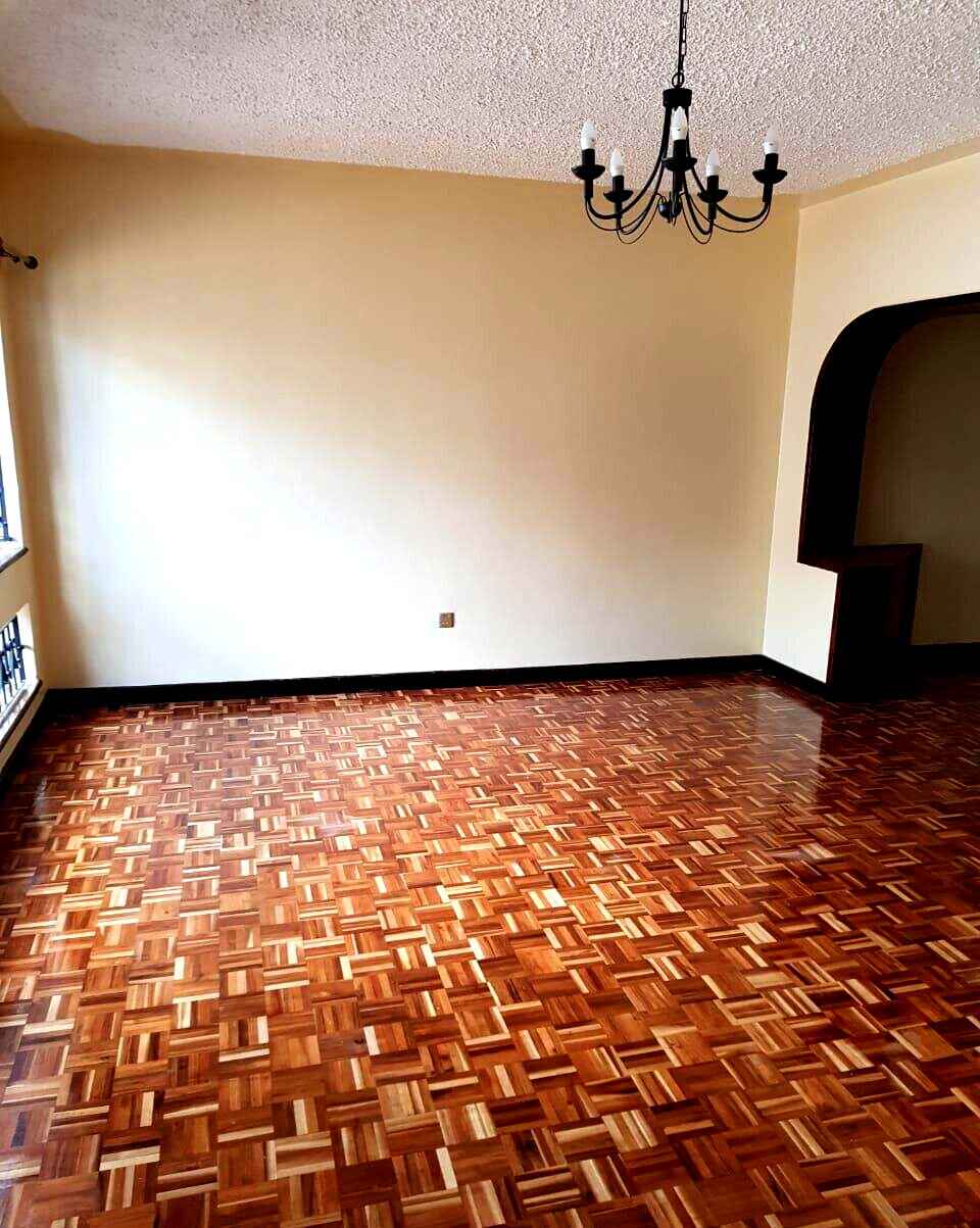 4BR Townhouse with Mature Garden & DSQ - Westlands