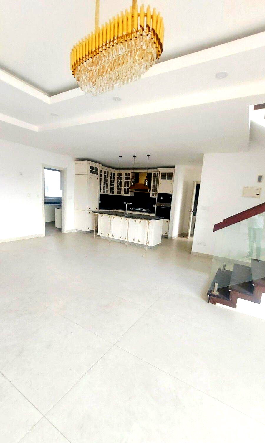 4BR Duplex with DSQ & Heated Pool - Westlands