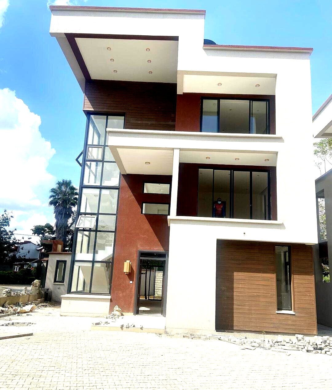 Contemporary 5-Bedroom Villa with DSQ in Lavington - Nairobi