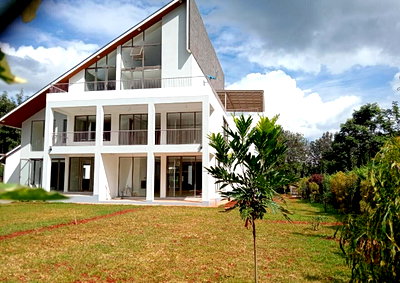 5-Ensuite Townhouse on Half-Acre with Lush Gardens – Karen