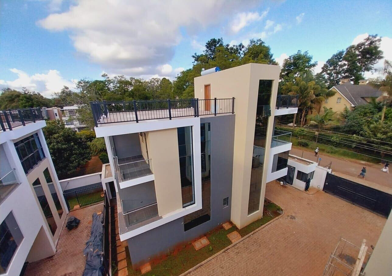 5-Ensuite Townhouse with Rooftop Terrace & DSQ - Lavington