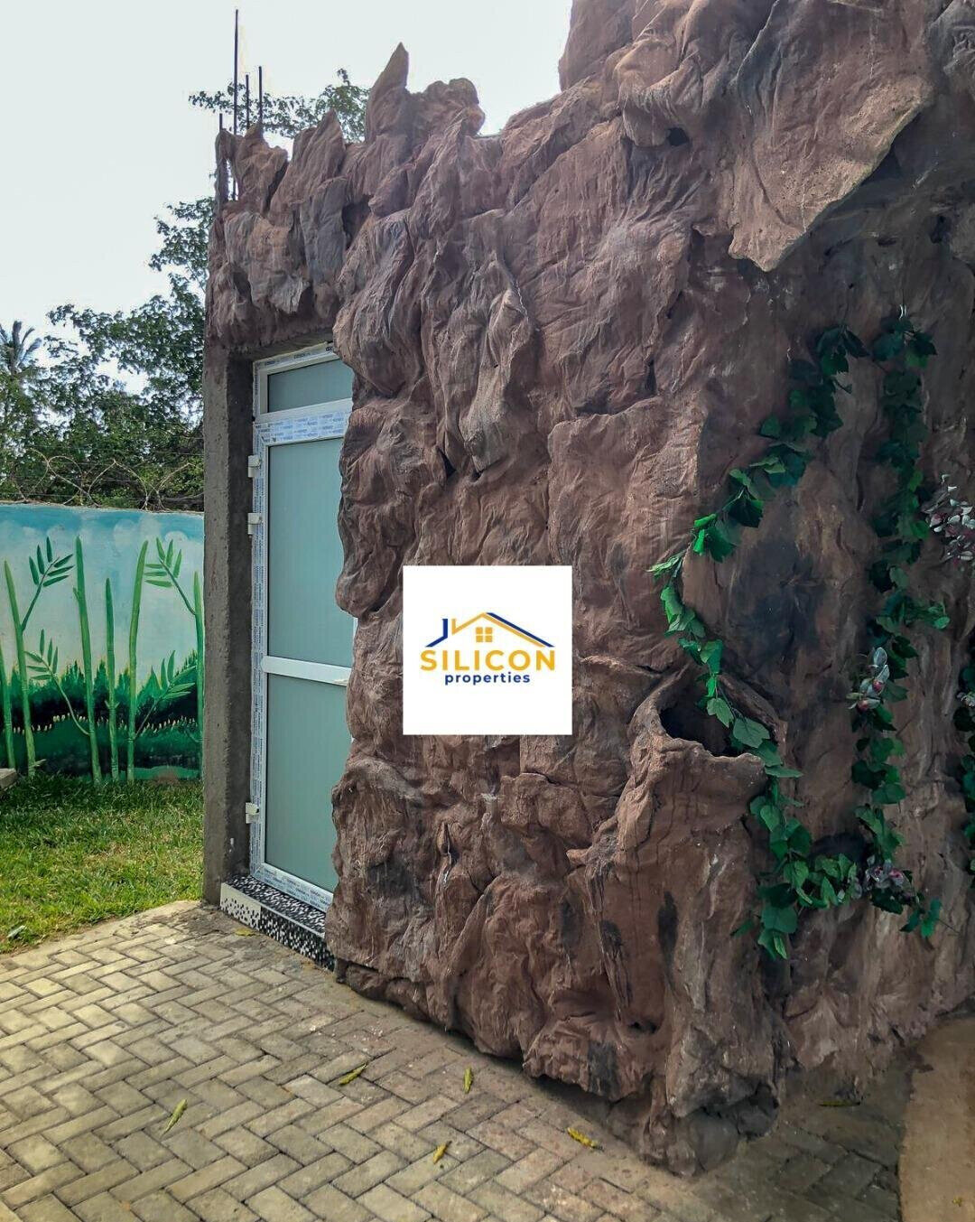 2-Acre Beachside Compound with 5BR House & Pool - Kikambala