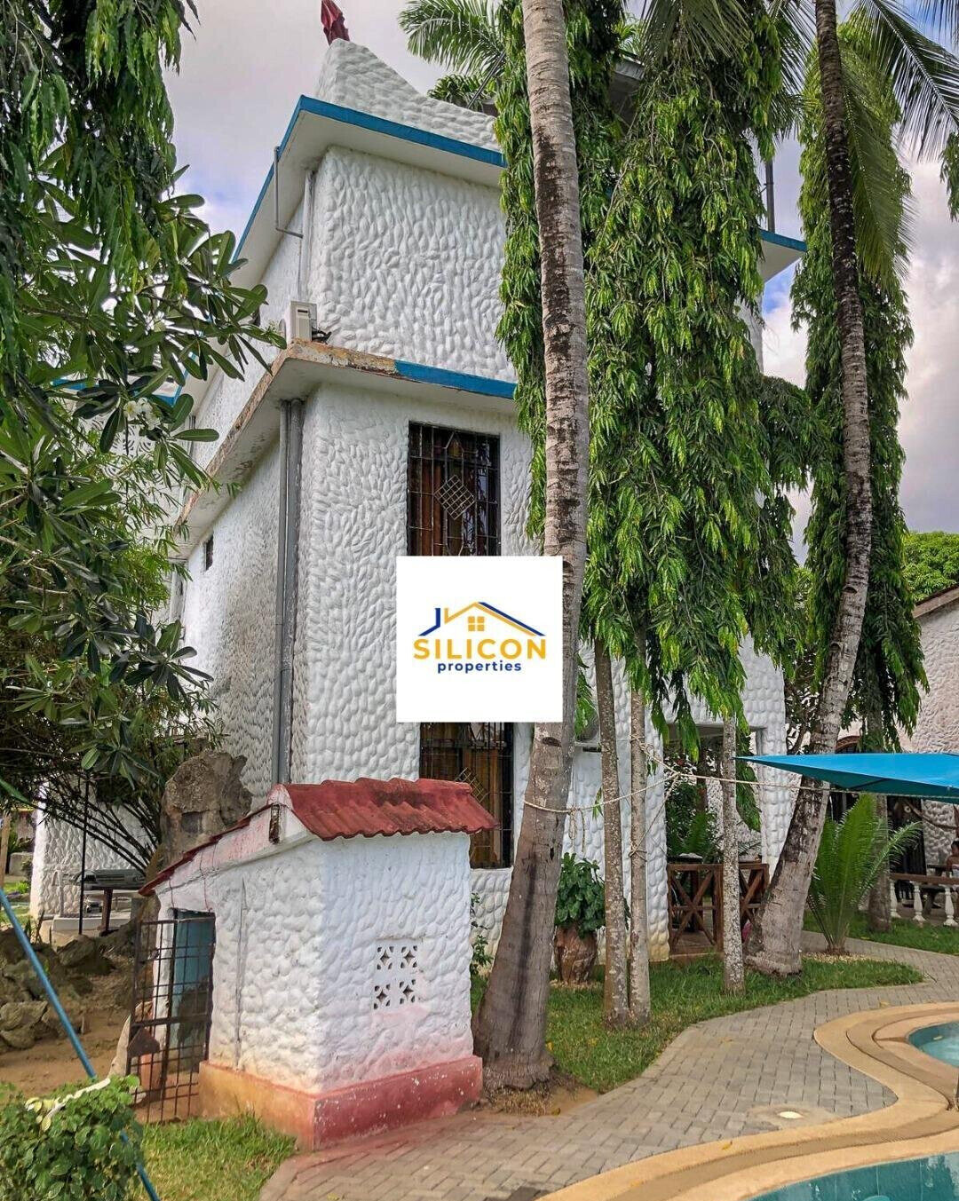 2-Acre Beachside Compound with 5BR House & Pool - Kikambala