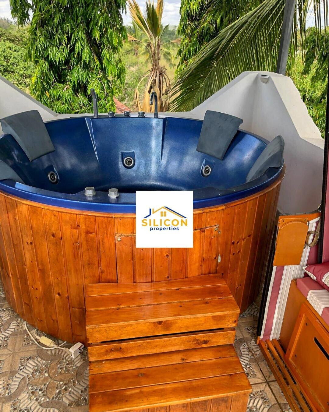 2-Acre Beachside Compound with 5BR House & Pool - Kikambala