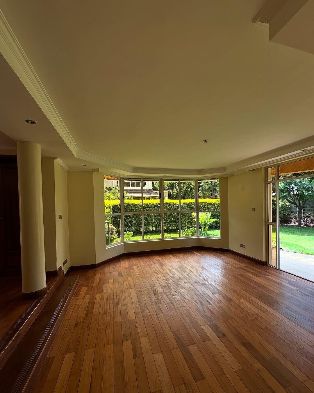 5-Ensuite Family Home with Fireplace & Garden - Lavington