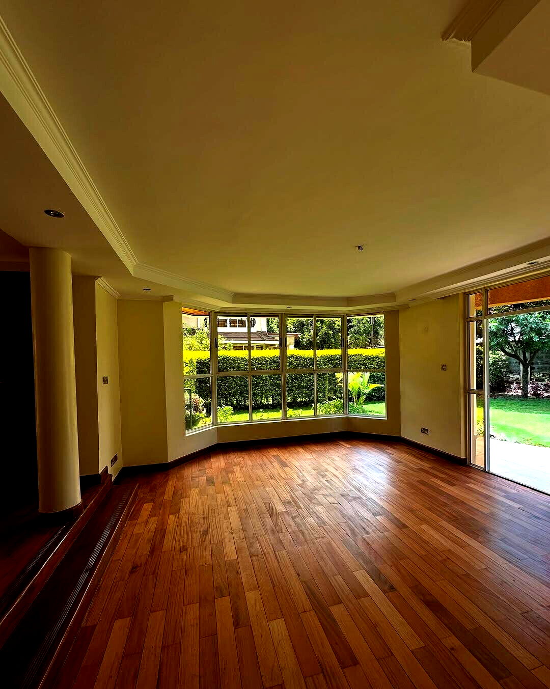 5-Ensuite Family Home with Fireplace & Garden - Lavington