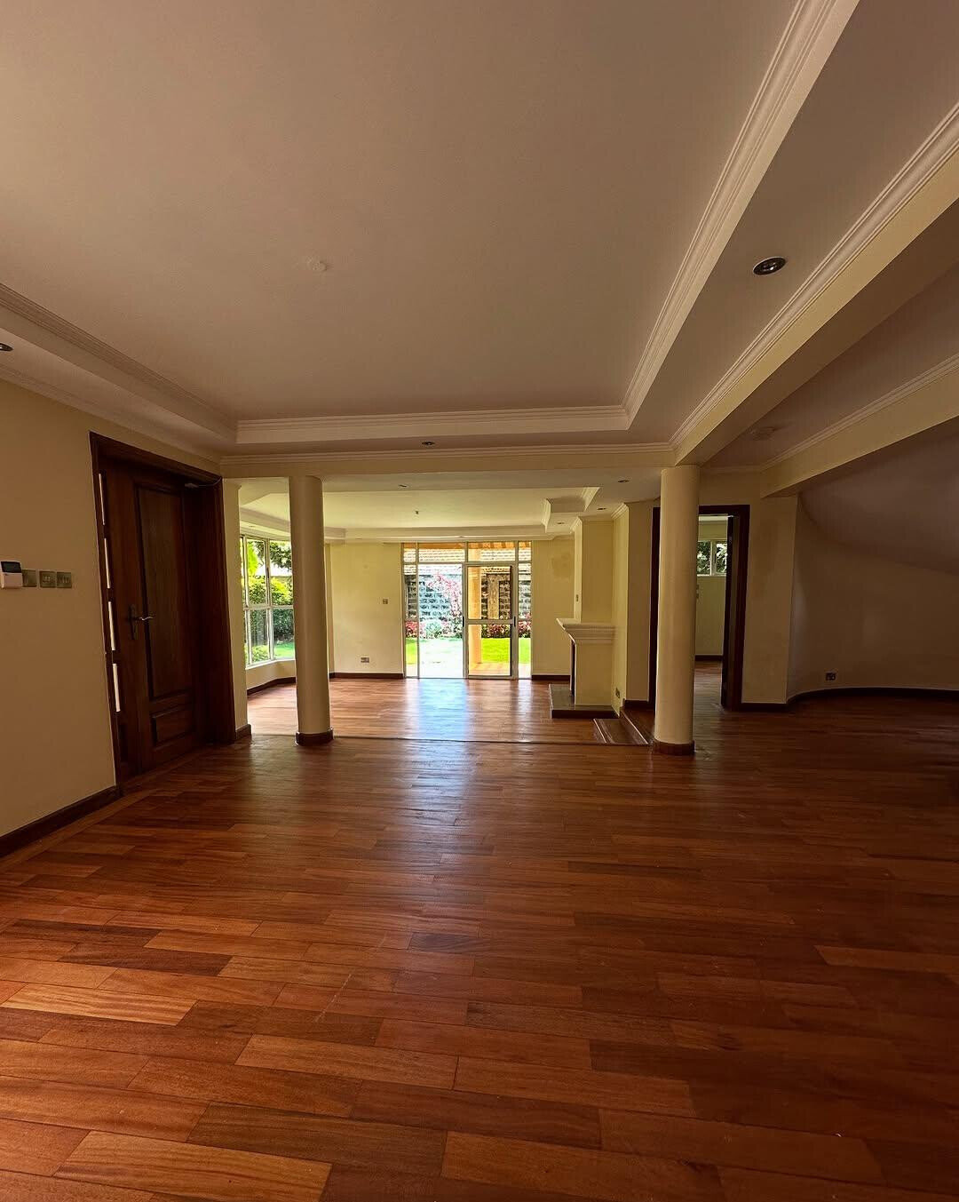 5-Ensuite Family Home with Fireplace & Garden - Lavington