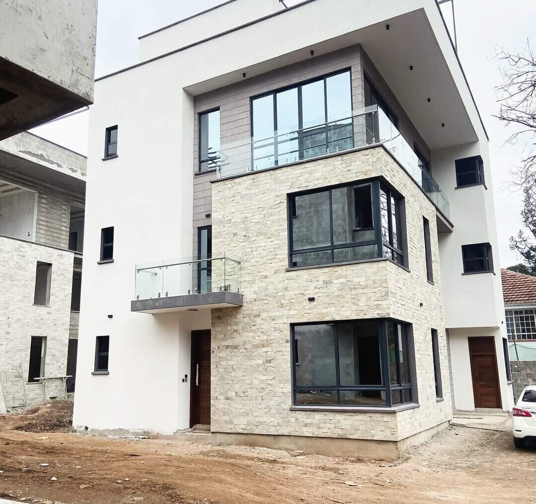 4-Ensuite Villa with Rooftop Terrace & DSQ – Lavington
