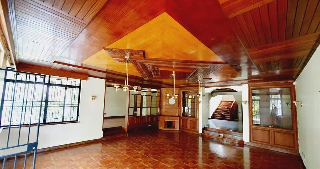 6-Ensuite Townhouse with 200-Person Terrace - Nyari