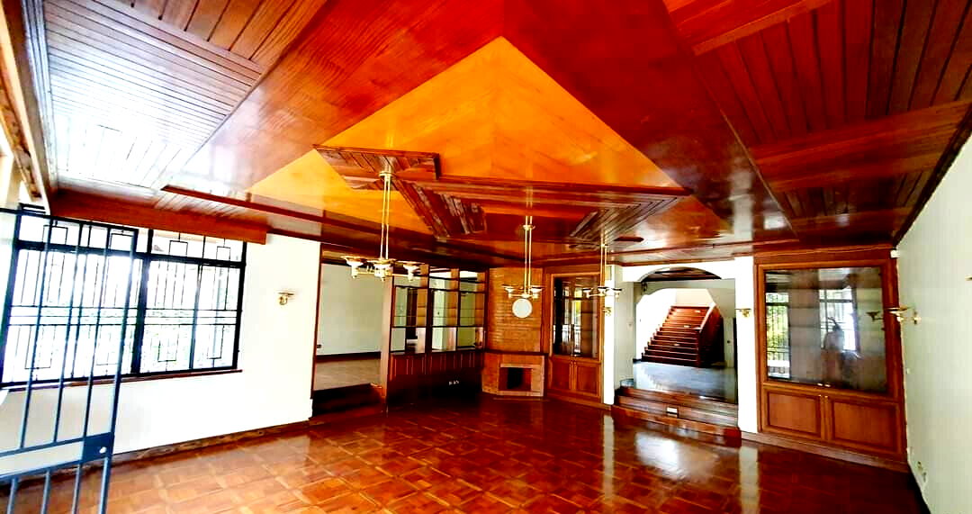 6-Ensuite Townhouse with 200-Person Terrace - Nyari