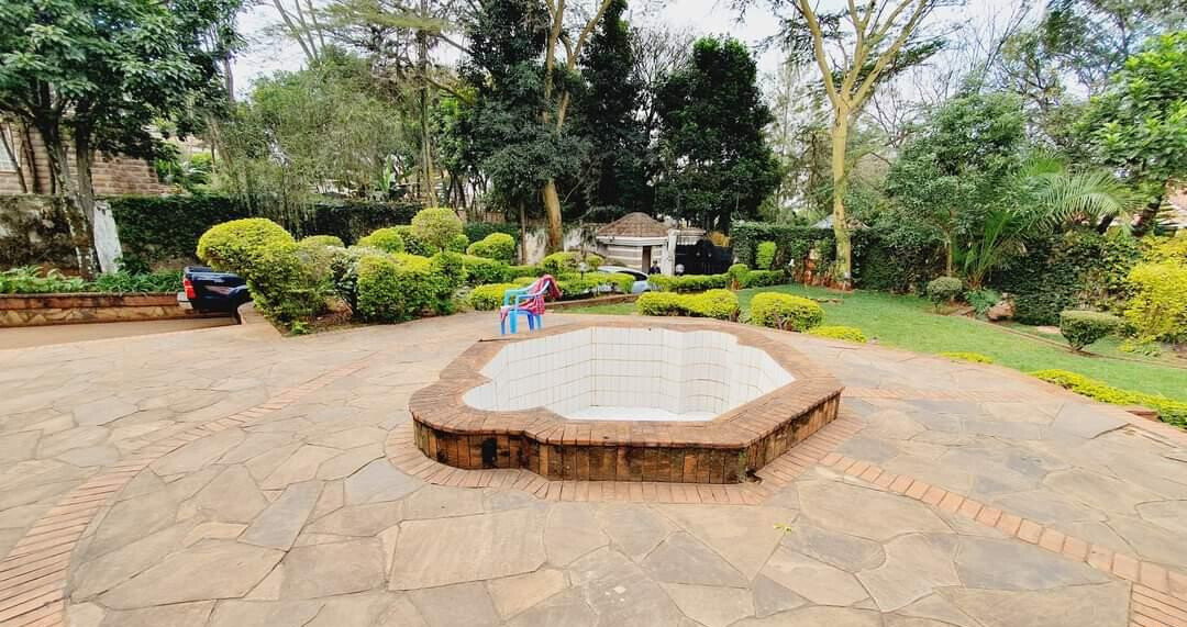 6-Ensuite Townhouse with 200-Person Terrace - Nyari