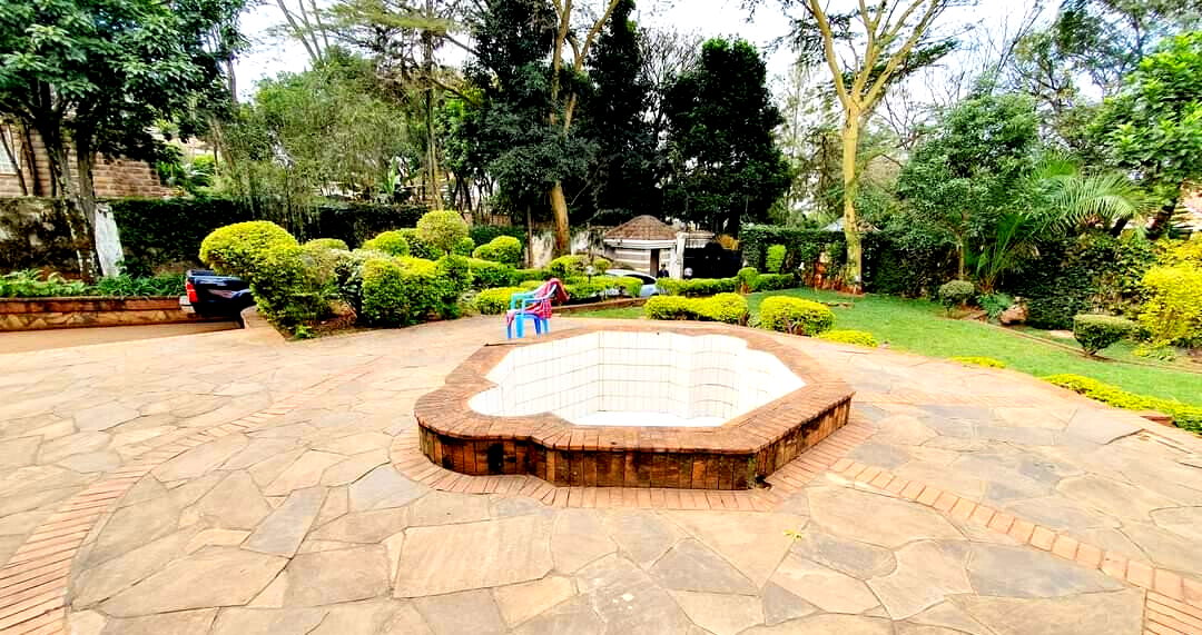 6-Ensuite Townhouse with 200-Person Terrace - Nyari