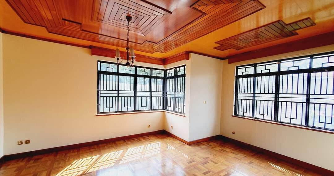 6-Ensuite Townhouse with 200-Person Terrace - Nyari