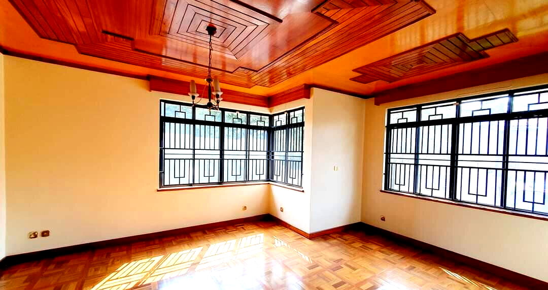 6-Ensuite Townhouse with 200-Person Terrace - Nyari