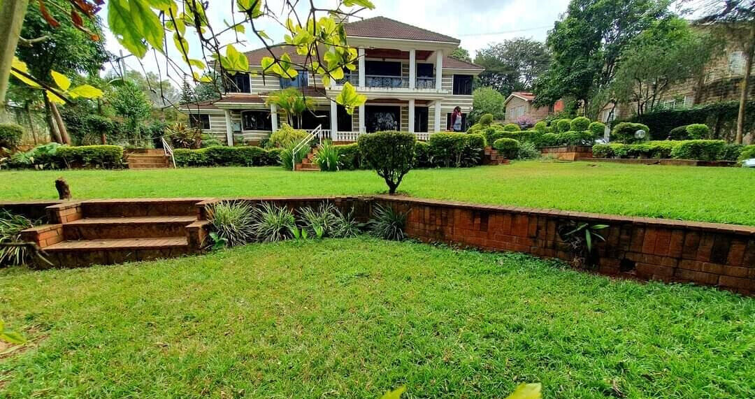 6-Ensuite Townhouse with 200-Person Terrace - Nyari