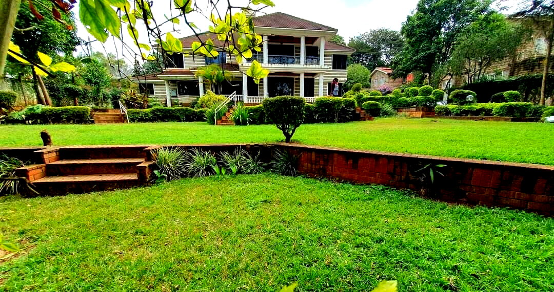 6-Ensuite Townhouse with 200-Person Terrace - Nyari