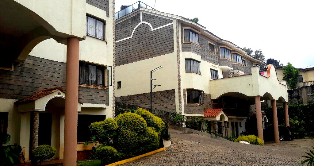 4-Ensuite Townhouse with DSQ & TV Room - Grevillea Grove, Westlands