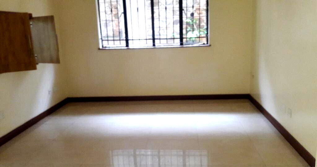 4-Ensuite Townhouse with DSQ & TV Room - Grevillea Grove, Westlands