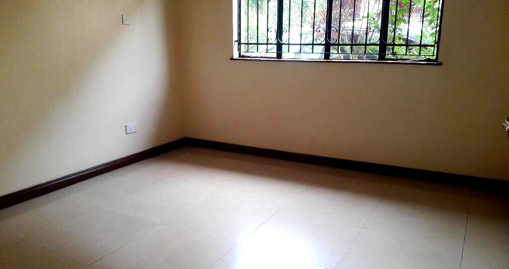 4-Ensuite Townhouse with DSQ & TV Room - Grevillea Grove, Westlands