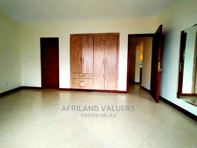 4bdrm Apartment in Parklands Square for Sale - Image 2