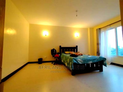 4bdrm Apartment in Parklands Square for Sale - Image 4