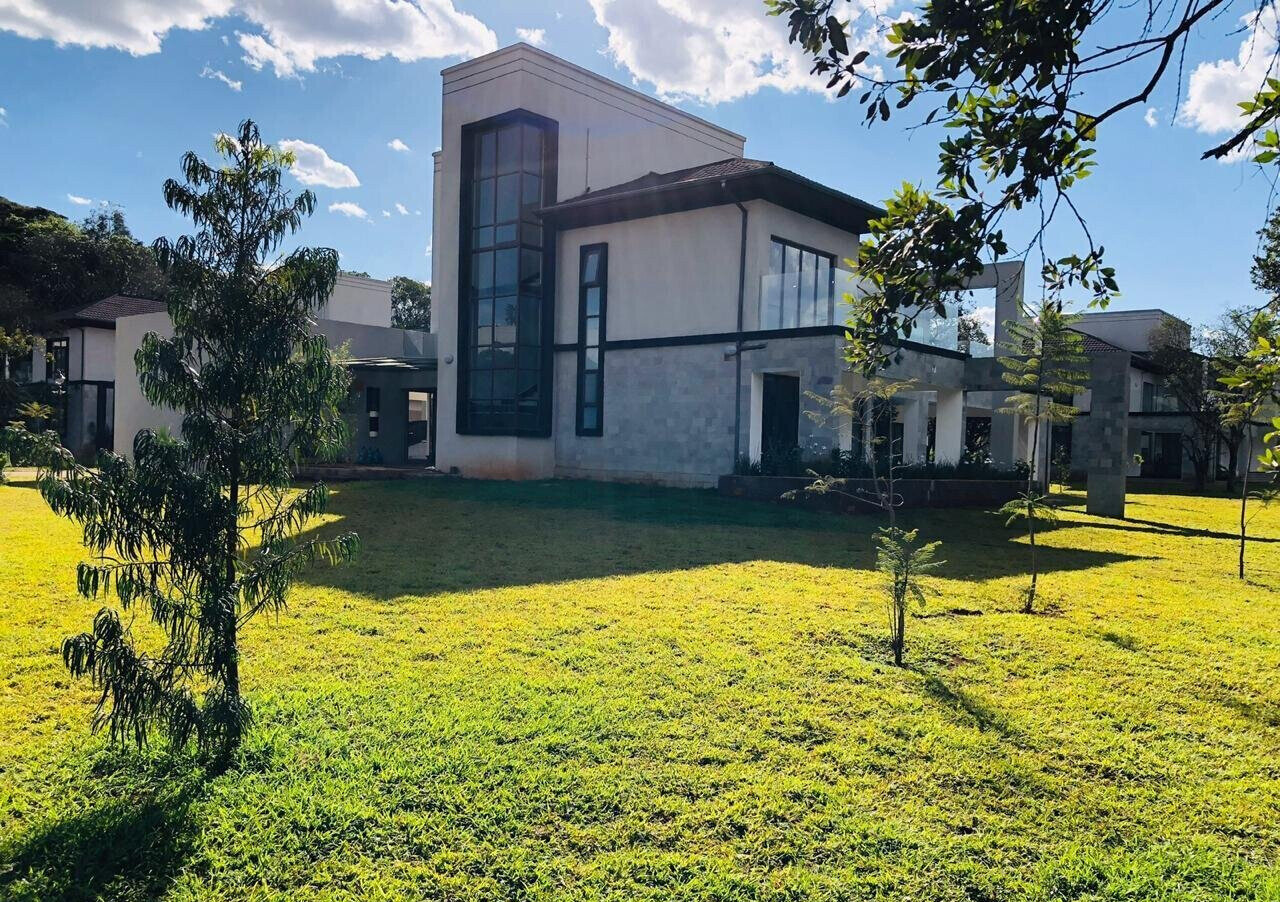 5-Ensuite Villa with Forest Views & Clubhouse – Karen