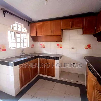 5bdrm House in Membley Estate for sale - Image 3