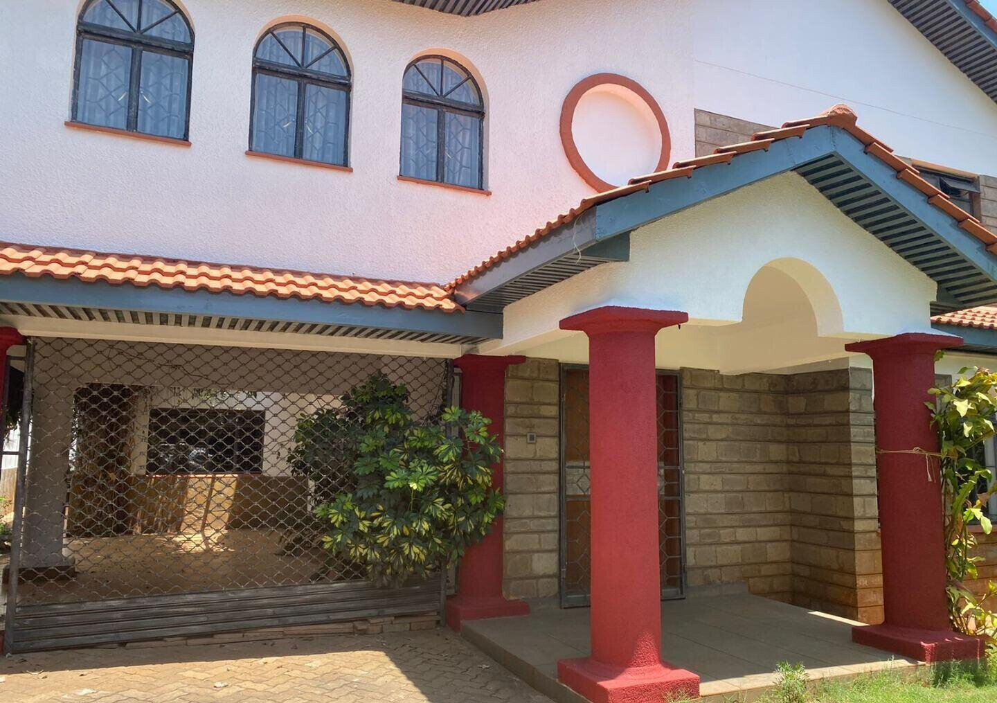 Refurbished 5BR Townhouse with DSQ & Private Garden - Spring Valley