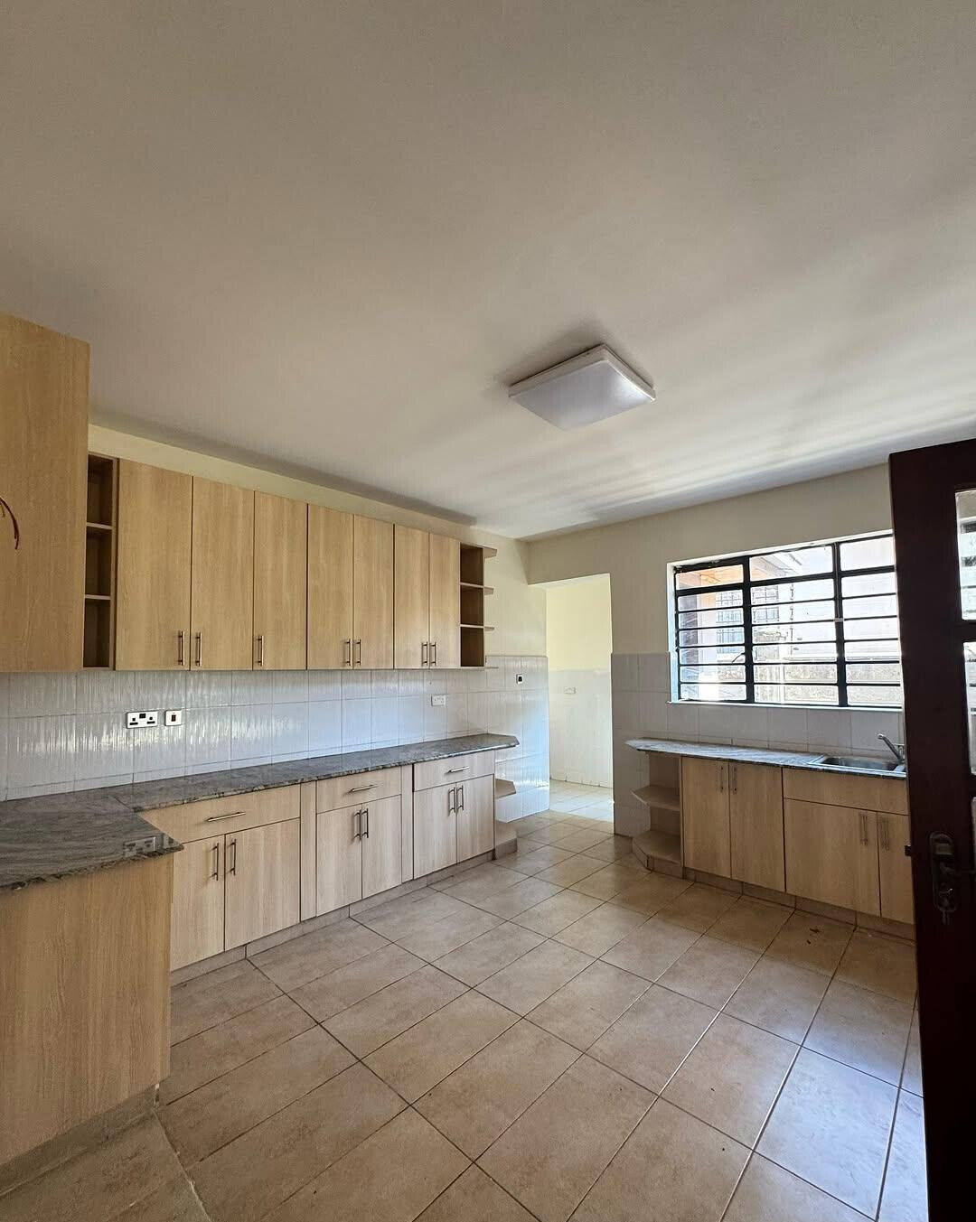 5-Ensuite Townhouse with Rooftop Terrace & Study - Lavington