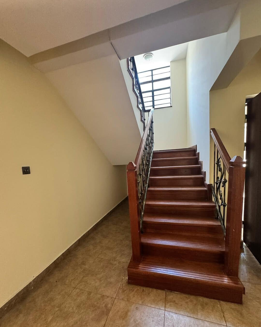 5-Ensuite Townhouse with Rooftop Terrace & Study - Lavington