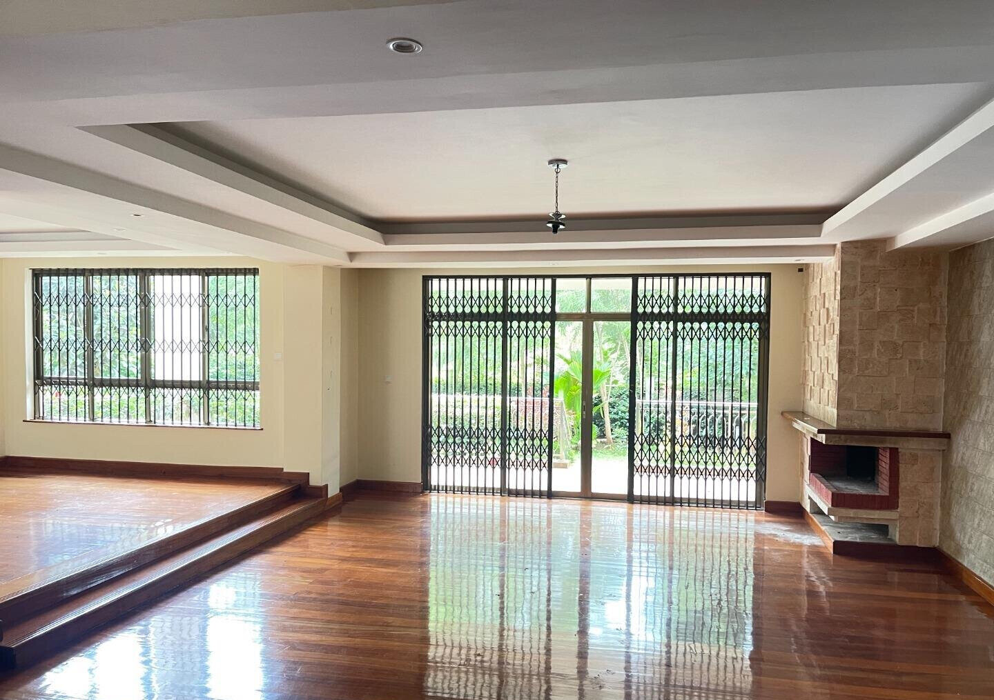 5-Ensuite Townhouse with Fireplace & Open Terrace - Lavington