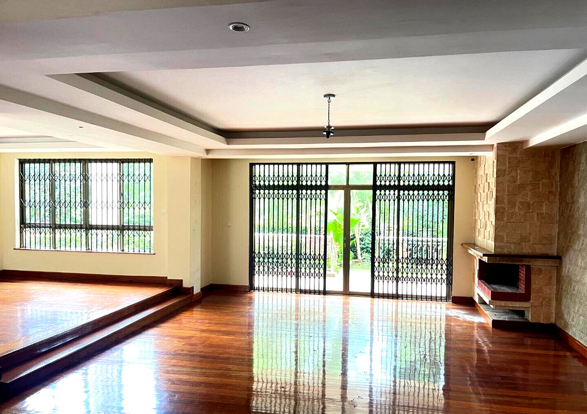 5-Ensuite Townhouse with Fireplace & Open Terrace - Lavington