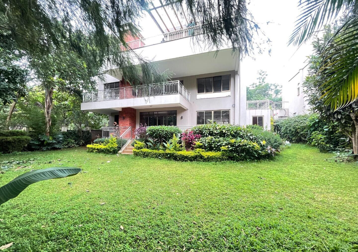 5-Ensuite Townhouse with Fireplace & Open Terrace - Lavington