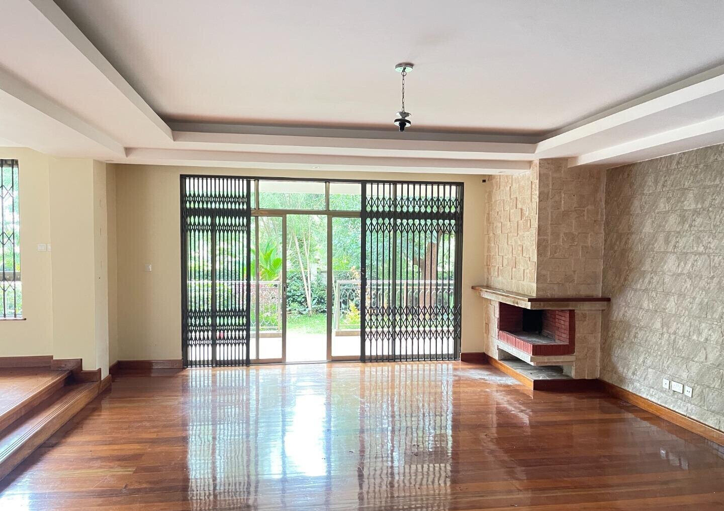 5-Ensuite Townhouse with Fireplace & Open Terrace - Lavington