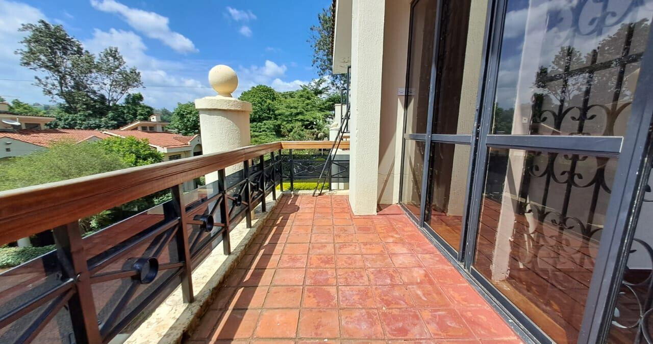 4BR Townhouse with Private Garden & DSQ - Spring Valley
