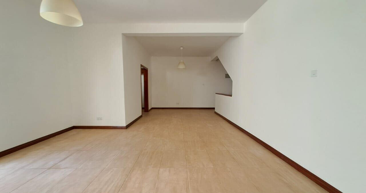 4BR Townhouse with Private Garden & DSQ - Spring Valley
