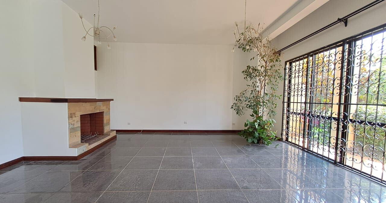 4BR Townhouse with Private Garden & DSQ - Spring Valley