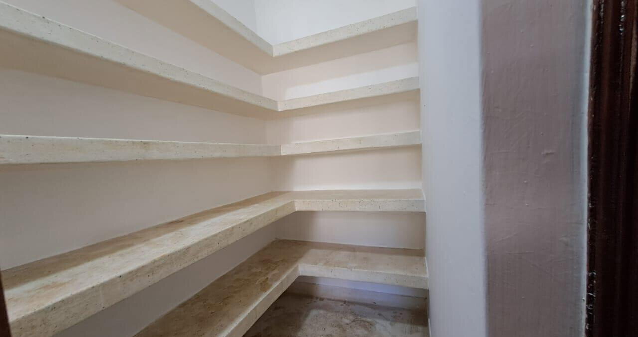 4BR Townhouse with Private Garden & DSQ - Spring Valley