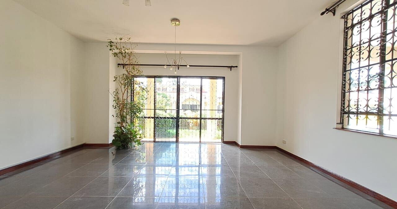 4BR Townhouse with Private Garden & DSQ - Spring Valley