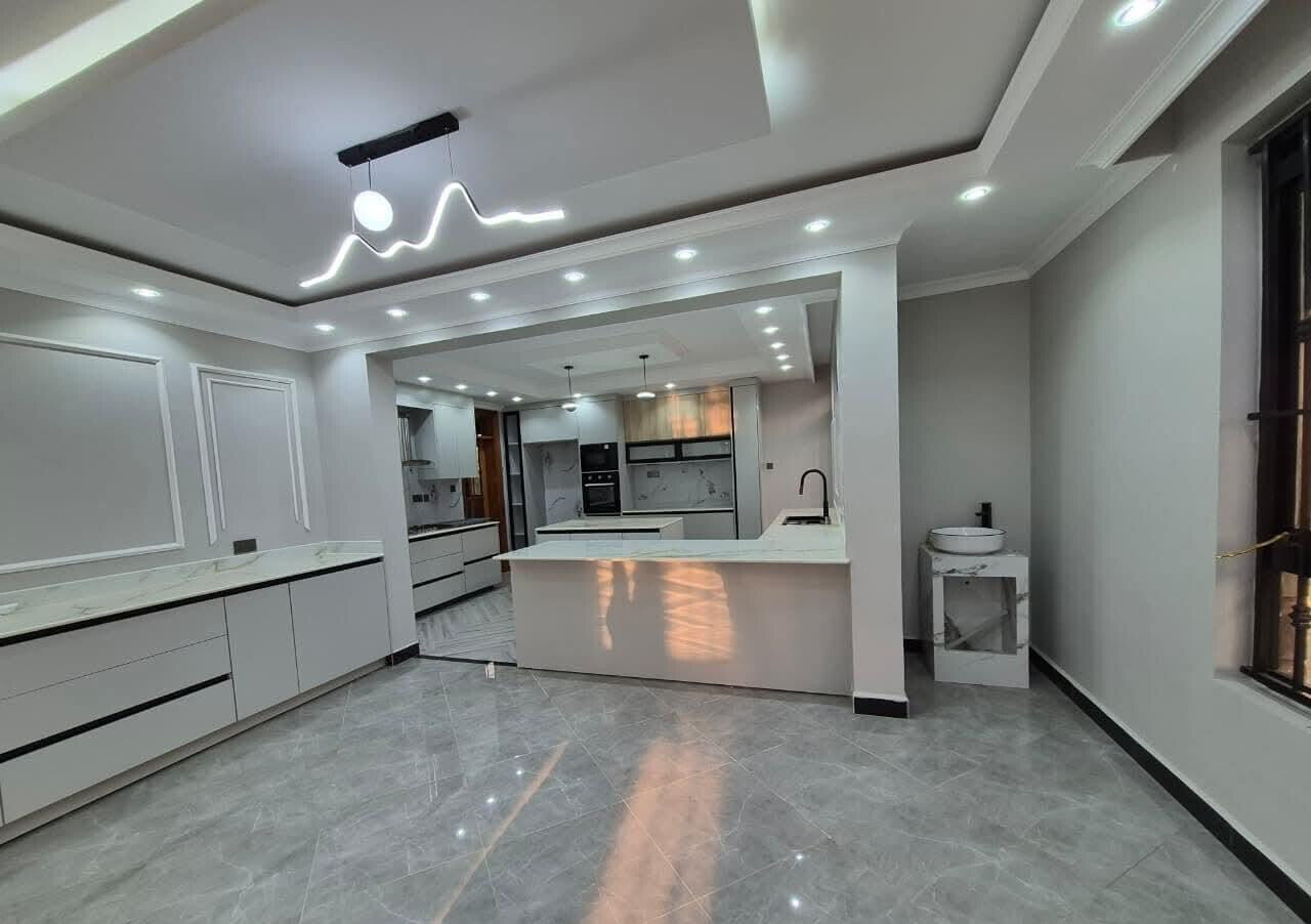 5-Bedroom All-Ensuite Townhouse with DSQ & Private Garden - Runda