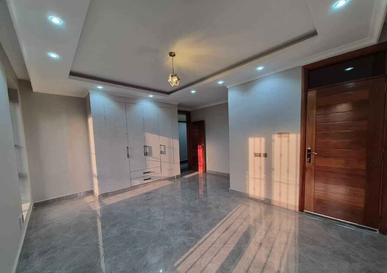 5-Bedroom All-Ensuite Townhouse with DSQ & Private Garden - Runda
