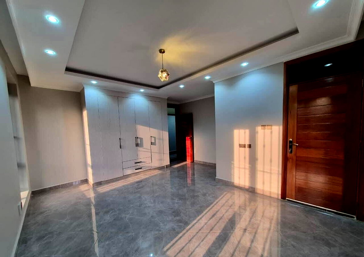 5-Bedroom All-Ensuite Townhouse with DSQ & Private Garden - Runda
