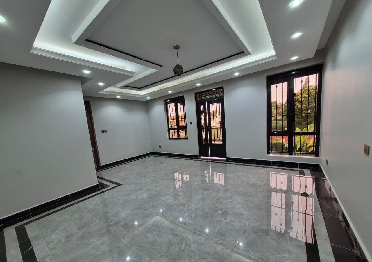 5-Bedroom All-Ensuite Townhouse with DSQ & Private Garden - Runda