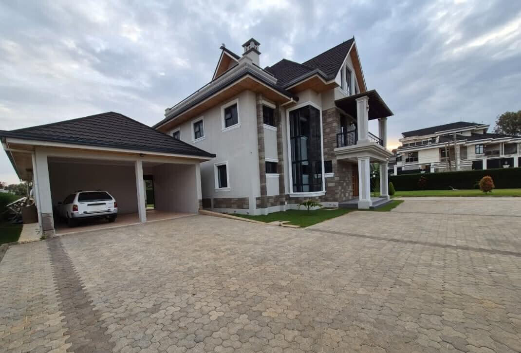 5-Bedroom All-Ensuite Townhouse with DSQ & Private Garden - Runda
